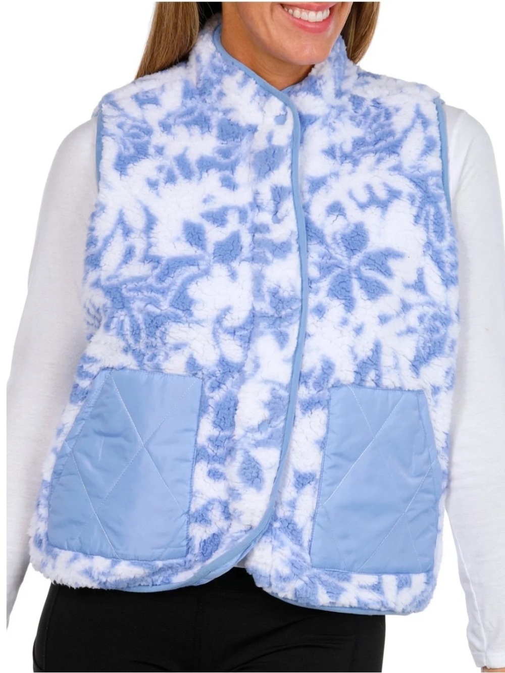 NWT! Reel Legends Women’s Blue & White Faux Fur Snap Front Reversible Vest Sz L